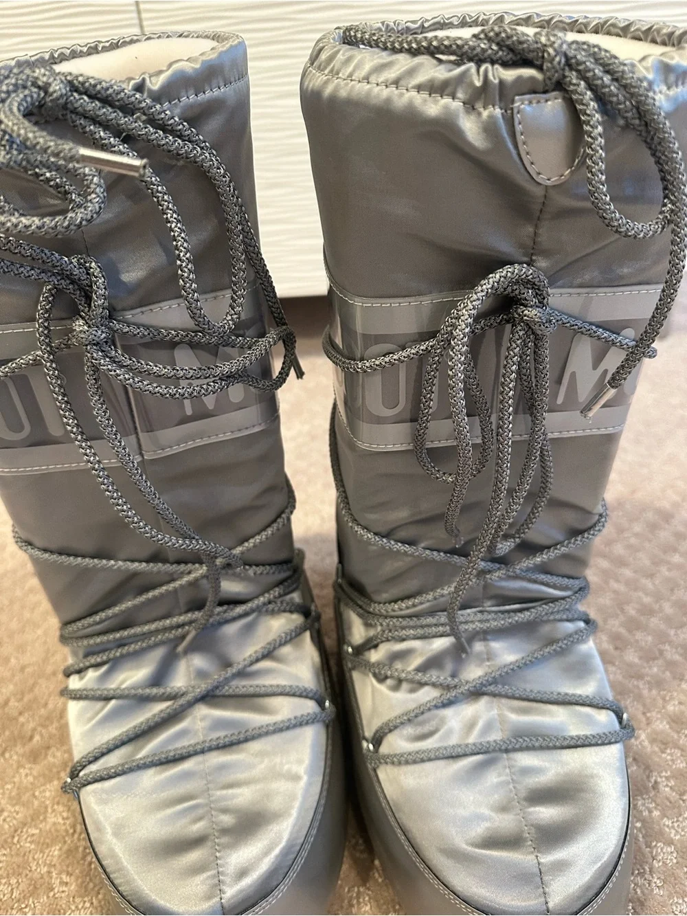 Moon Boot  MB Icon glance silver EU 39/41  US 7/8.5 new in box